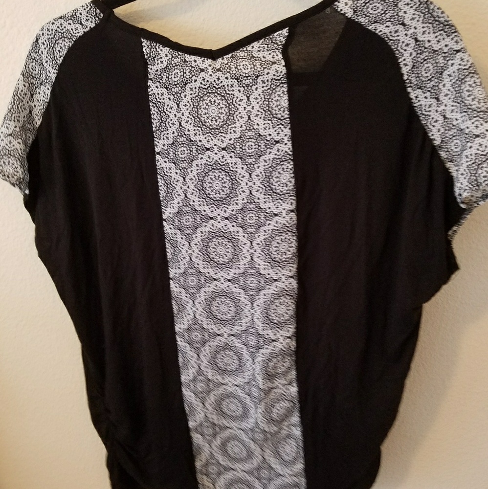 Black short sleeve - Picture 3 of 3